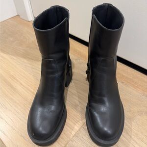 Stuart Weitzman GOTHAM ZIP BOOTIE Black Leather 7B